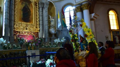 Danzarines Virgen del Socavón