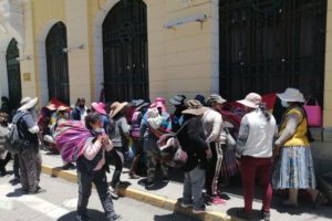 Comerciantes desalojados demandan reubicación de sus puestos