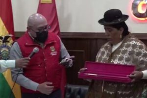 Esperanza Mamani gobernadora Oruro asume el cargo interino