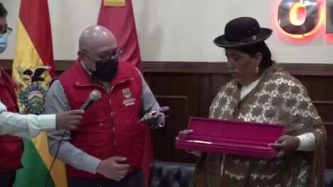 Esperanza Mamani gobernadora Oruro asume el cargo interino