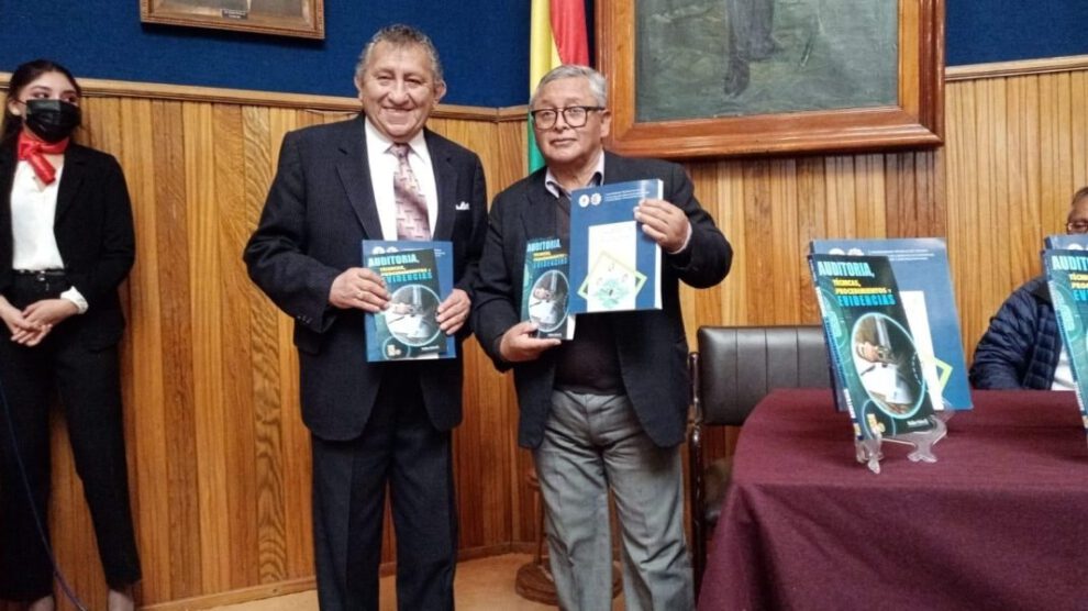 Walker Paiva presenta libros para la formación profesional de auditores