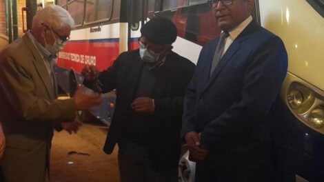 Comunicación Social recibe llaves de su bus
