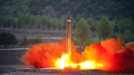 Corea del Norte lanza misil balístico hacia el mar de Japón