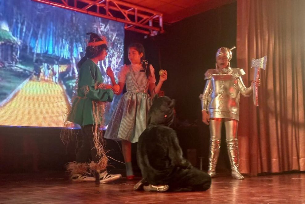 Estudiantes del Colegio Anglo Americano presentan El Mago de Oz