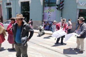 Mantenimiento de caminos en Soracachi