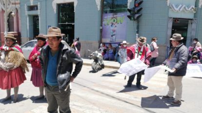 Mantenimiento de caminos en Soracachi