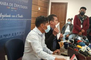 Defensa del MAS por Jhonny Pardo en conferencia de prensa