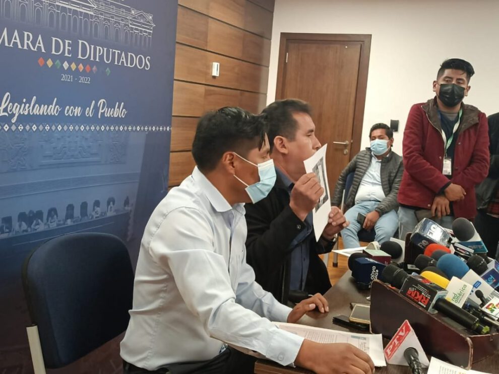 Defensa del MAS por Jhonny Pardo en conferencia de prensa