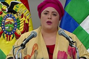 María Nela Prada en conferencia de prensa sobre el paro indefinido