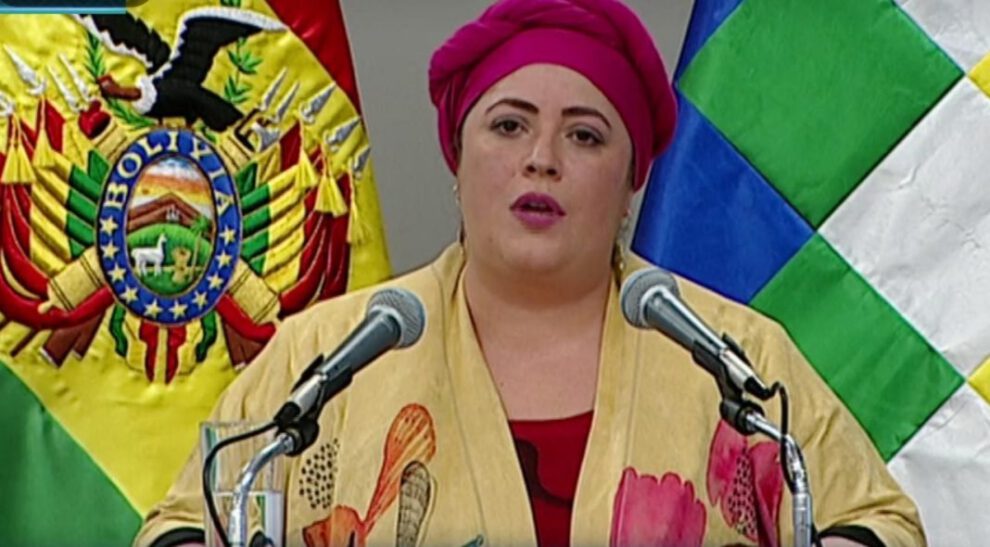 María Nela Prada en conferencia de prensa sobre el paro indefinido