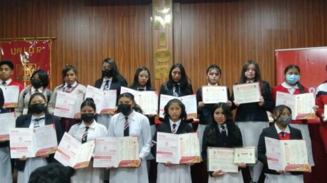 Ganadores del Concurso Departamental de Pintura premiados con becas de estudio