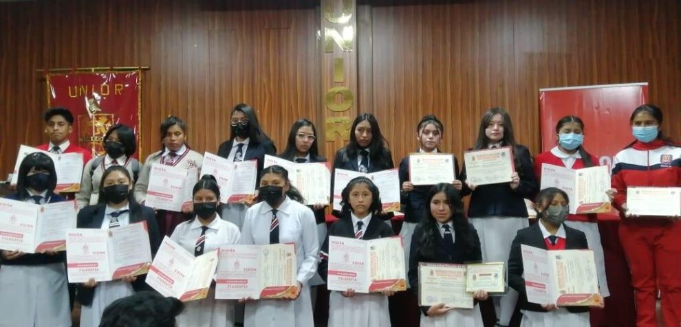 Ganadores del Concurso Departamental de Pintura premiados con becas de estudio