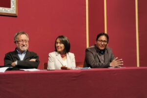 Amalia Decker y Juan Carlos Salazar comparten sobre periodismo y literatura