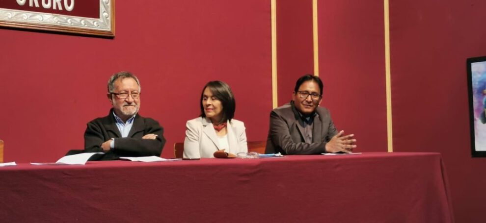 Amalia Decker y Juan Carlos Salazar comparten sobre periodismo y literatura