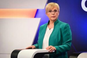 Primera mujer Presidente de Eslovenia, Natasa Pirc Musar durante un debate televisivo