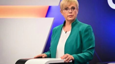 Primera mujer Presidente de Eslovenia, Natasa Pirc Musar durante un debate televisivo