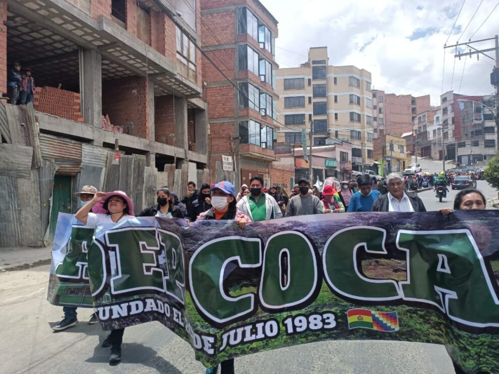 Adepcoca bloqueo de caminos en La Paz