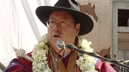 Luis Arce sugiere a dirigentes no dejarse hablar al oído