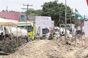 Cercar Santa Cruz para impedir abastecimiento de alimentos y combustible
