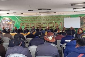 Movilizaciones de cooperativistas mineros en Oruro pidiendo la destitución del ministro