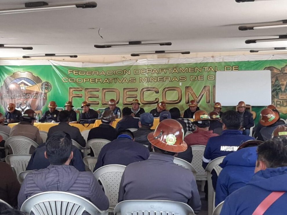 Movilizaciones de cooperativistas mineros en Oruro pidiendo la destitución del ministro