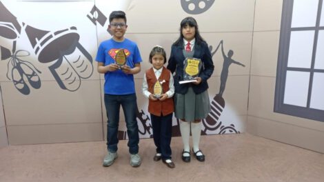 Concurso Departamental de Oratoria con Ashley Tuarez como ganadora