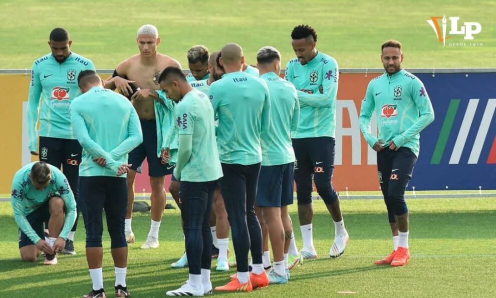 Neymar entrenando con Brasil antes del Mundial Qatar 2022