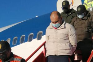 Misael Nallar en el traslado a Palmasola para la reconstrucción del triple asesinato