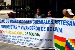 Integrantes de la Confederación Nacional de Trabajadores Gremiales de Bolivia apoyan la demanda por el Censo 2023