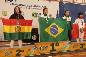 Equipo boliviano de esgrima gana medallas en el sudamericano