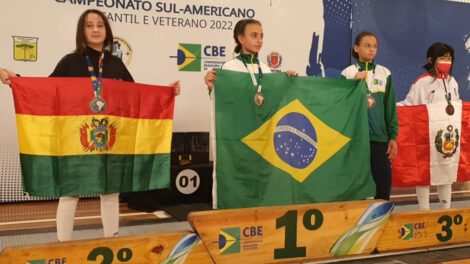 Equipo boliviano de esgrima gana medallas en el sudamericano
