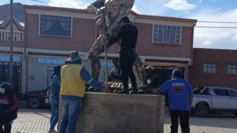 Escultura de un trabajador minero en La Joya