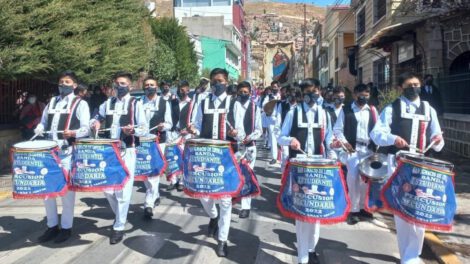 Concurso de bandas estudiantiles en Oruro