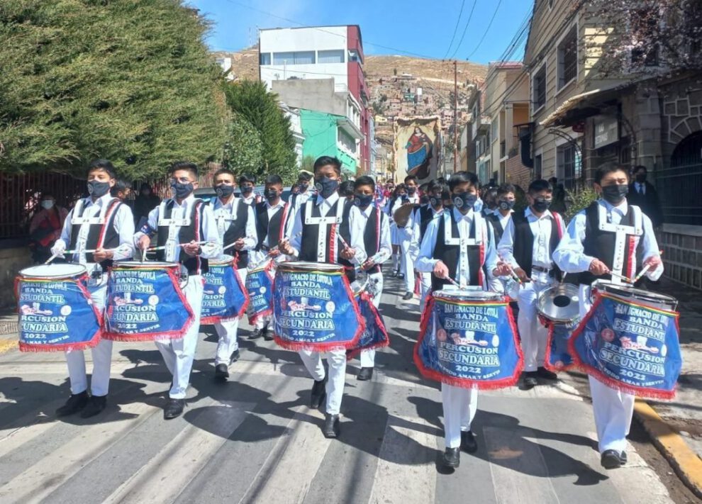 Concurso de bandas estudiantiles en Oruro