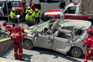 Simulacro de accidente de tránsito realizado por UNIVIDA S.A. y Policía Boliviana