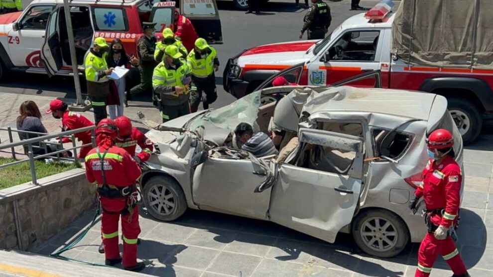 Simulacro de accidente de tránsito realizado por UNIVIDA S.A. y Policía Boliviana