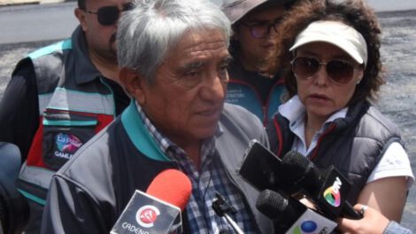 El alcalde de La Paz, Iván Arias, conversando sobre el Proyecto de ley del Censo