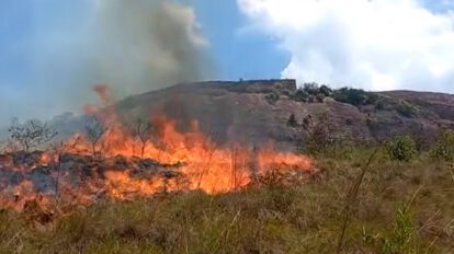 Incendio en Samaipata amenaza el Patrimonio Cultural