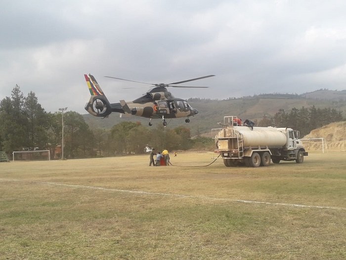 Helicóptero Bamby bucket interviene en el incendio en el Fuerte de Samaipata