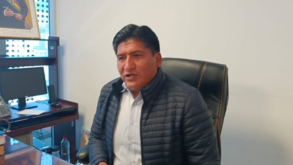 Andrés Flores señala que Evo en vez de ayudar al Gobierno lo ataca