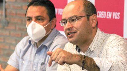 Censo en 2023 con el diputado Erwin Bazán durante conferencia de prensa
