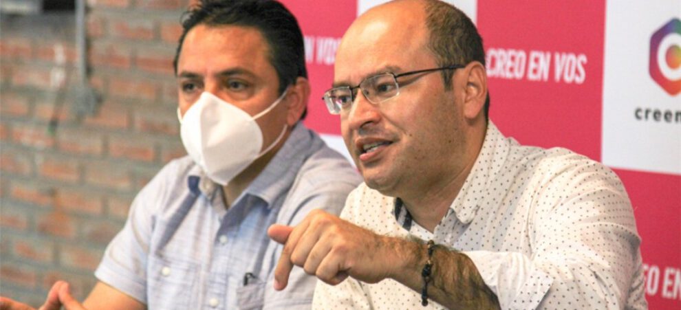 Censo en 2023 con el diputado Erwin Bazán durante conferencia de prensa