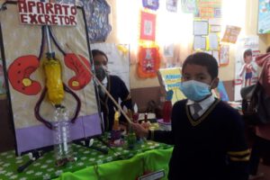 Feria de exposición socio comunitaria en la Unidad Educativa Oruro Ottawa