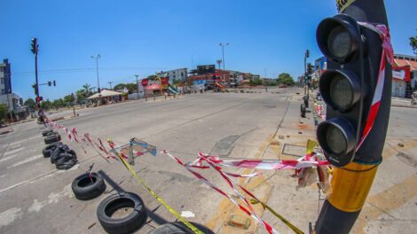 Bloqueos en Santa Cruz por la crisis social