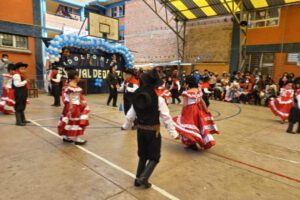 Estudiantes demostraron danzas nacionales en su festival