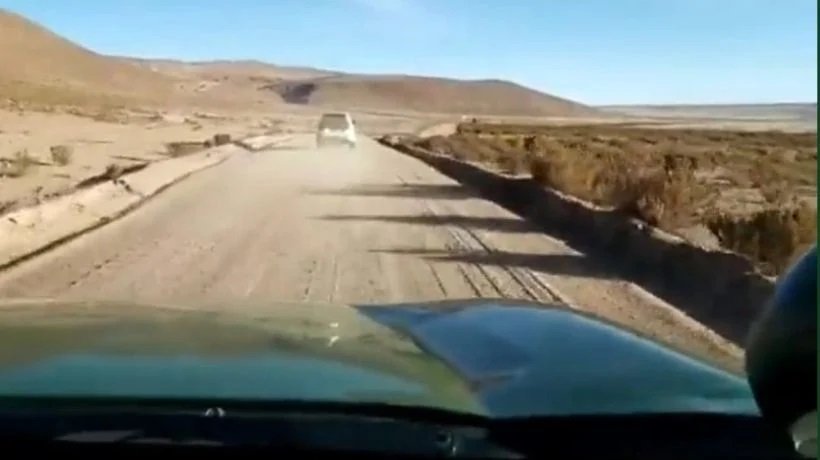 Detienen a sujetos que intentaban ingresar vehículos a Bolivia