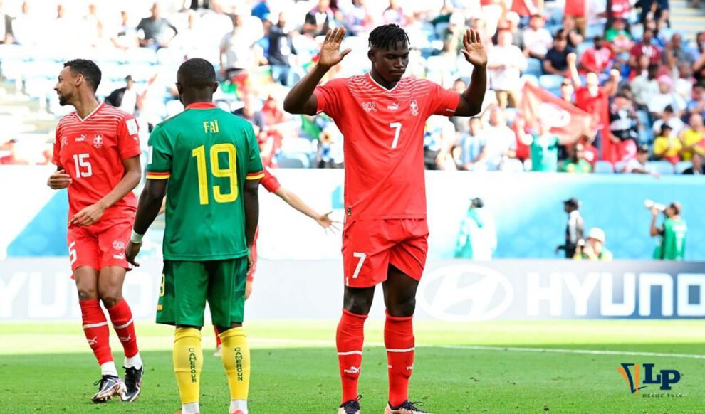 Breel Embolo tras anotar el gol no festejó por respeto a su país de origen