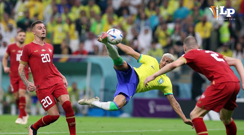 Richarlison anotó dos goles para el triunfo de Brasil