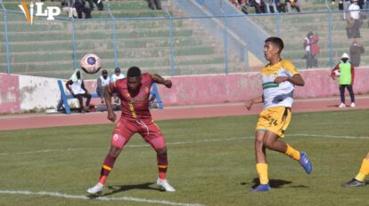 Torneo de fútbol en Oruro