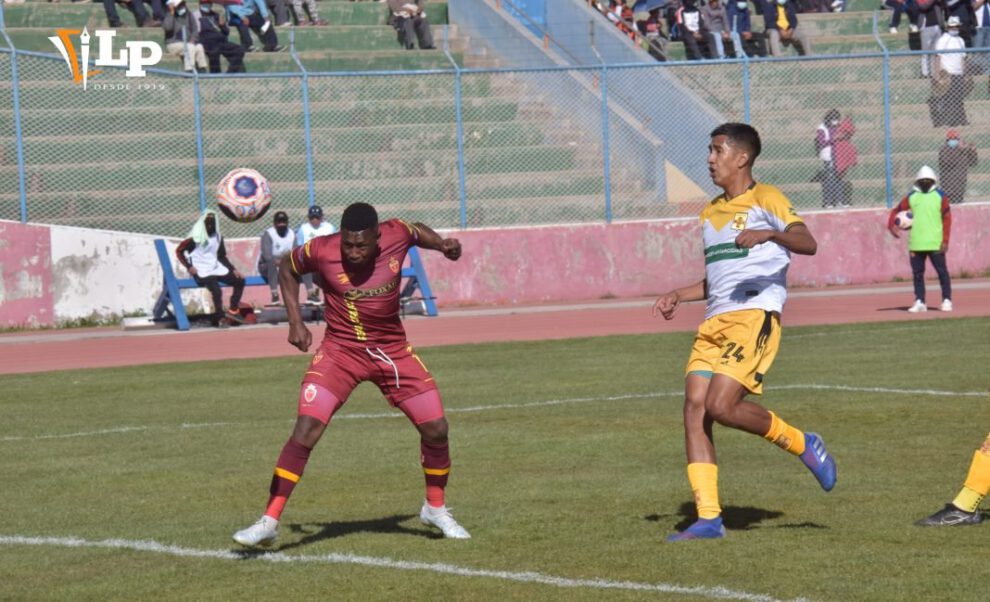 Torneo de fútbol en Oruro